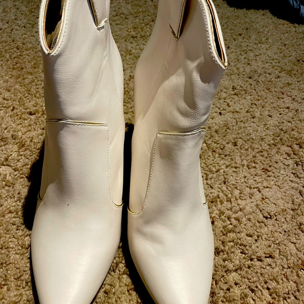 City lights pointed toe stiletto bootie